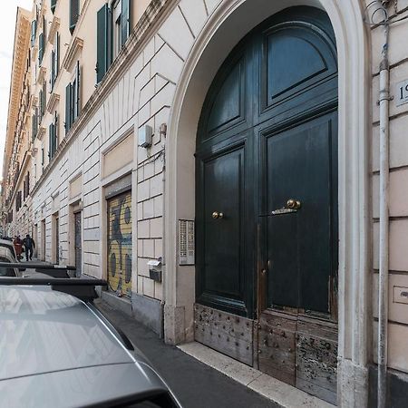 Colosseo & Colle Oppio Cozy Apartment Рим Екстериор снимка