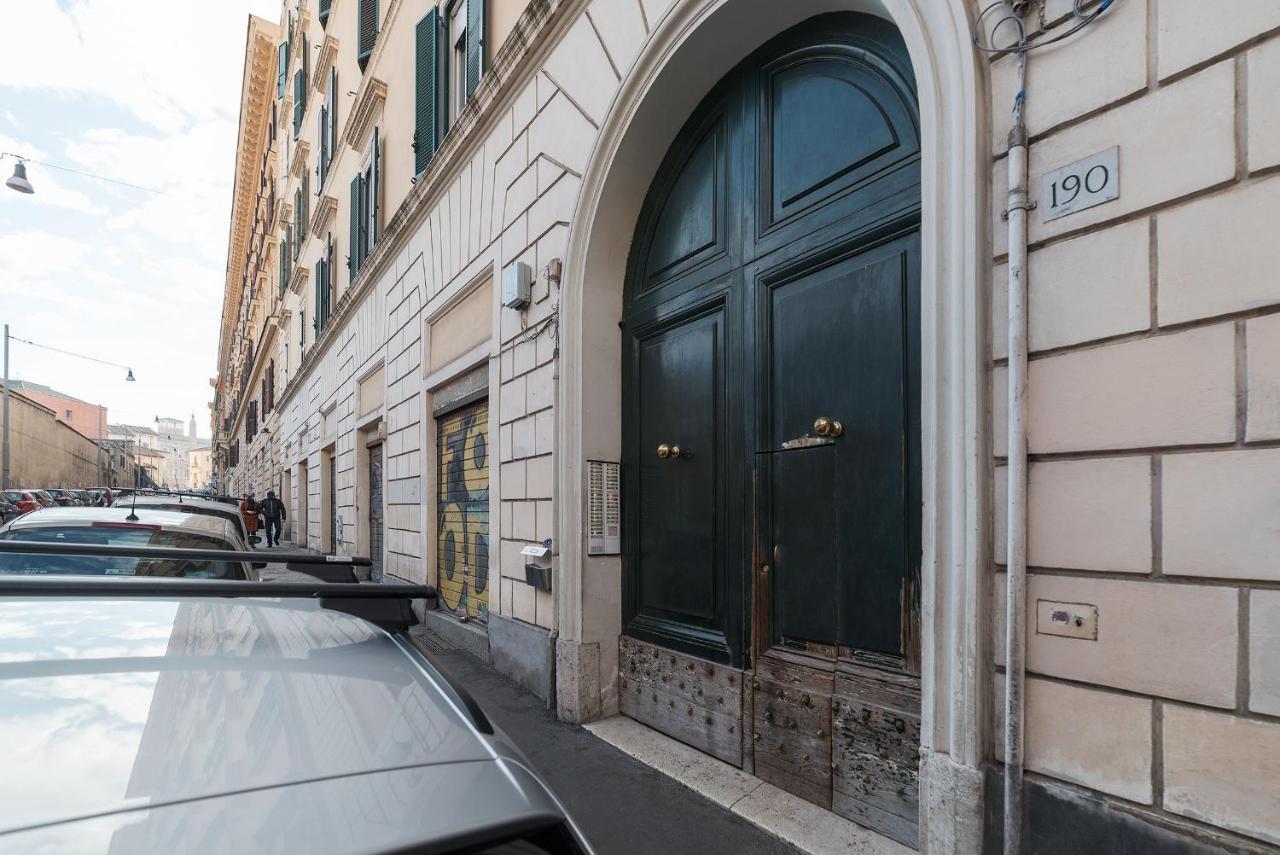 Colosseo & Colle Oppio Cozy Apartment Рим Екстериор снимка