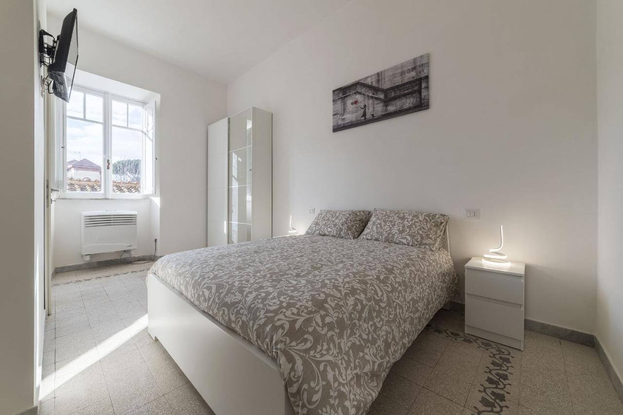 Colosseo & Colle Oppio Cozy Apartment Рим Екстериор снимка