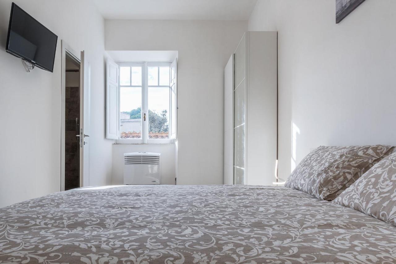 Colosseo & Colle Oppio Cozy Apartment Рим Екстериор снимка